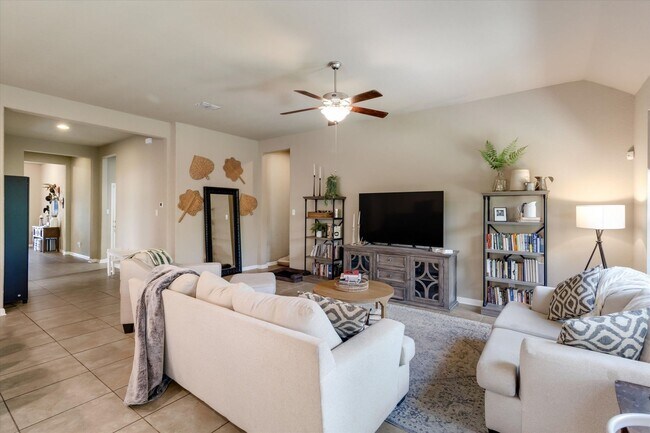Foto del edificio - Boerne home in Balcones Creek w/3 BR+study!