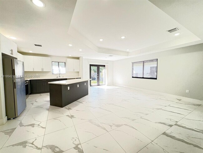 Foto del edificio - 2518 NW 9th Pl