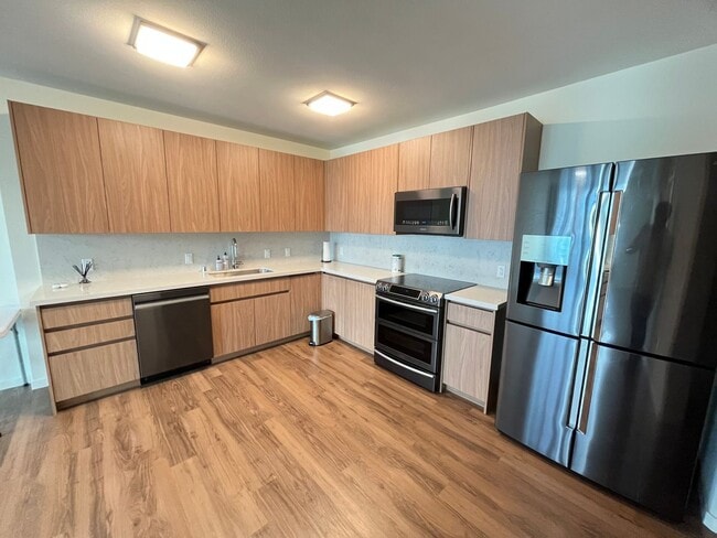 Building Photo - LIKE NEW Condition 1 Bedroom 1 Bathroom at...