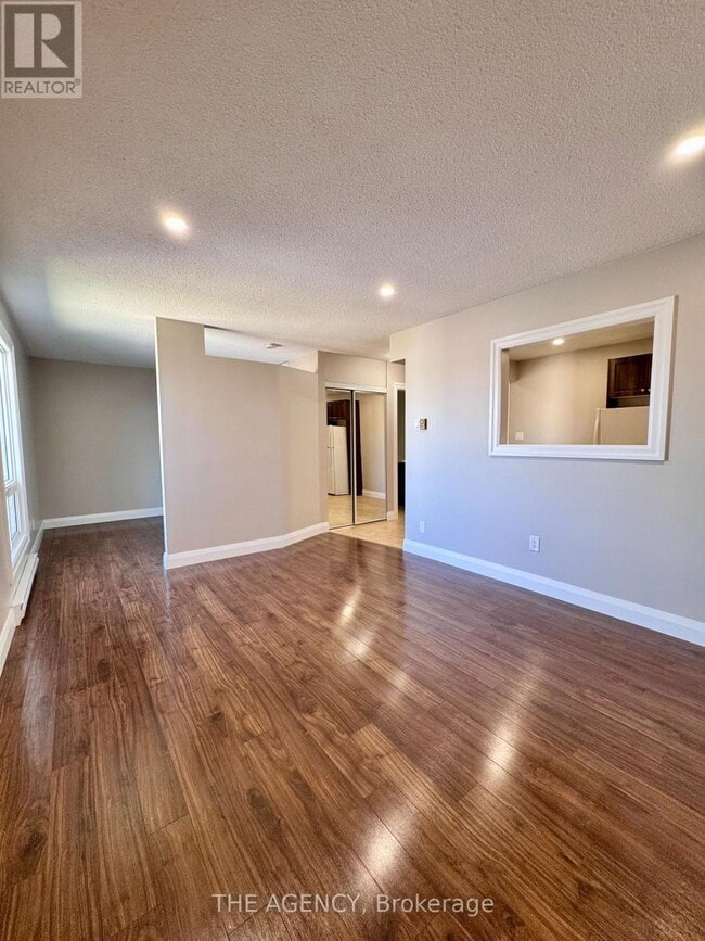 Building Photo - 62 Bloor St E