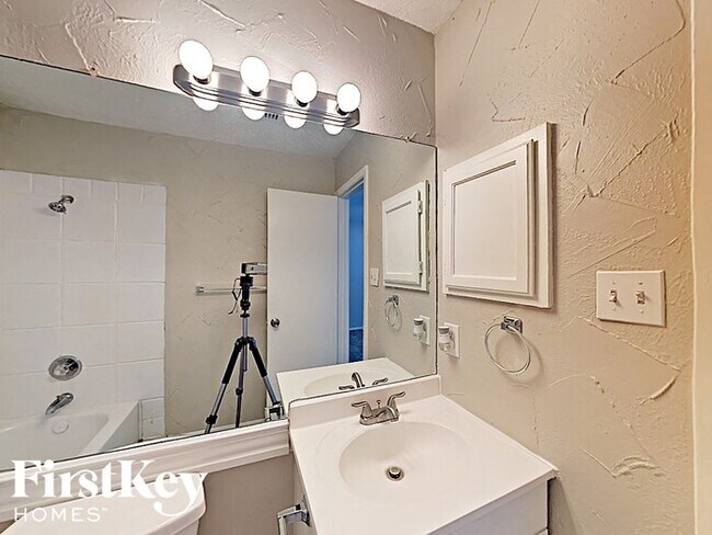 Foto del edificio - 3729 Flintwood Trail