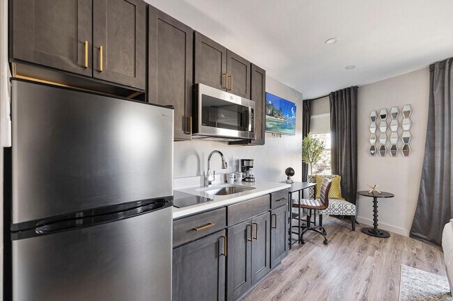 Building Photo - 98 Cottage St