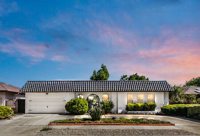 Foto del edificio - 9038 Whitaker Ave