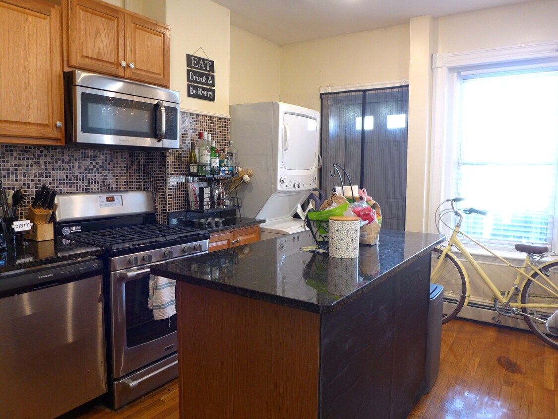 Primary Photo - 12 Bynner St