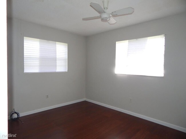 Building Photo - 5900 Barbados Way W
