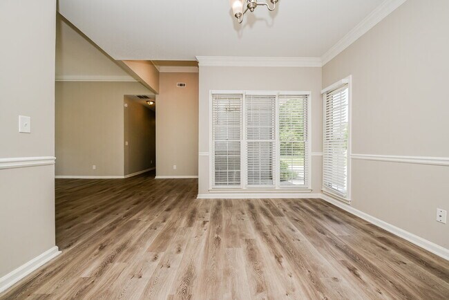 Building Photo - 1101 E Shoreview Rd