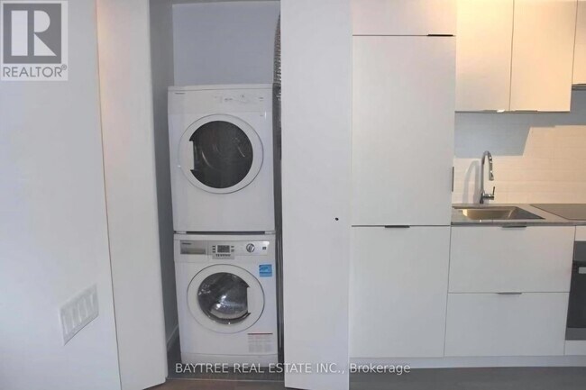 Photo du bâtiment - 5 St Joseph St