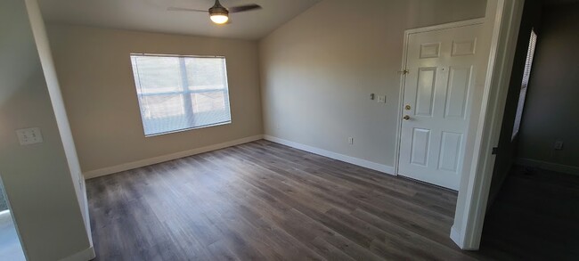 Building Photo - 555 E Silverado Ranch Blvd