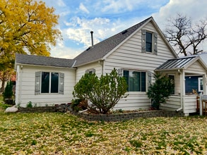 Building Photo - 309 10th St NW