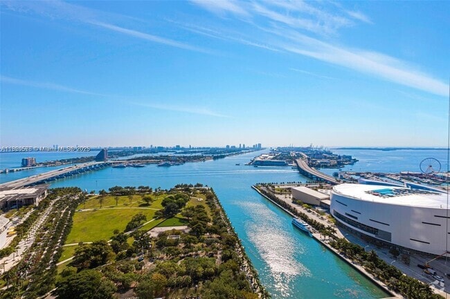 Building Photo - 900 Biscayne Blvd