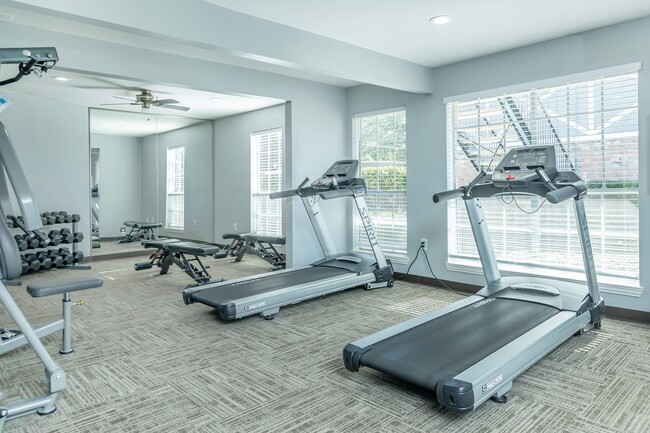 24/7 Fitness Center - Salem Square Apartments