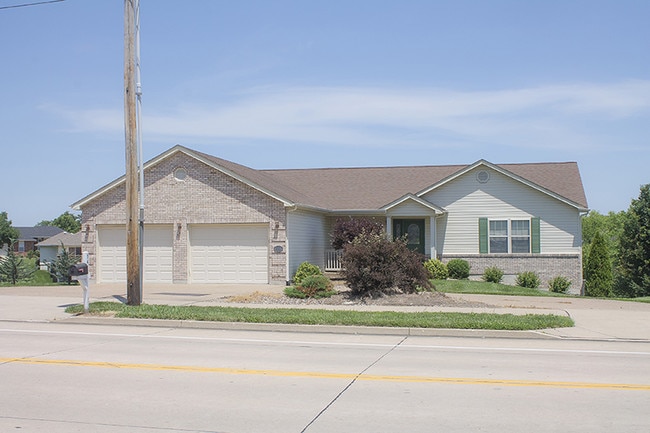 Building Photo - 541 Southampton Dr