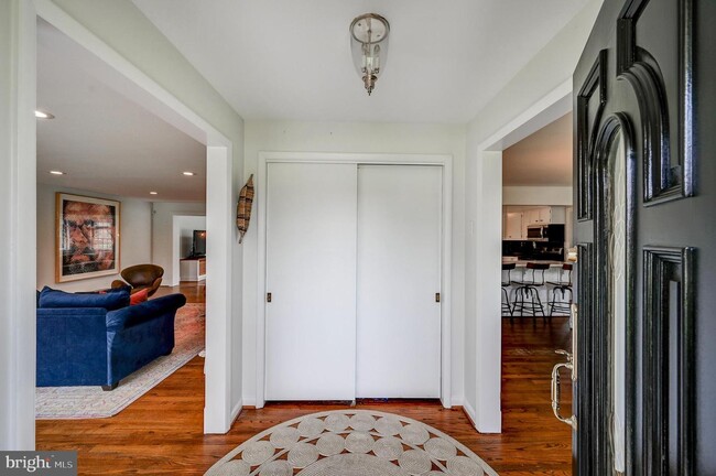 Foto del edificio - 1119 Gypsy Ln W