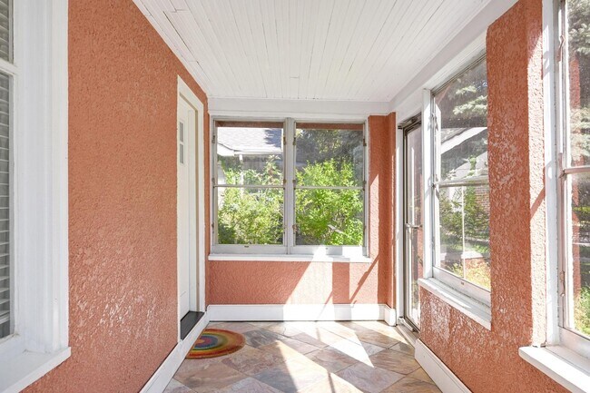 Foto del edificio - 2628 Ulysses St NE