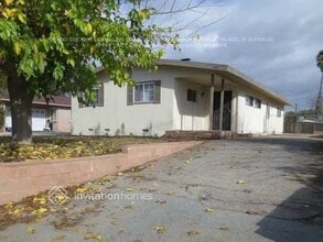 1172 Elm Ave