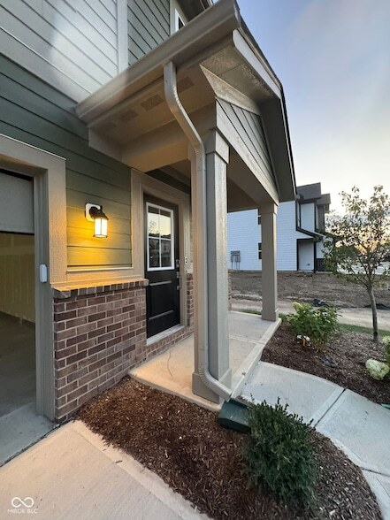 Building Photo - 15275 Farrington Rd