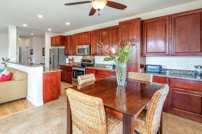 Foto del edificio - Beautiful Fully Furnished, 2 Bed, 2.5 Bath...