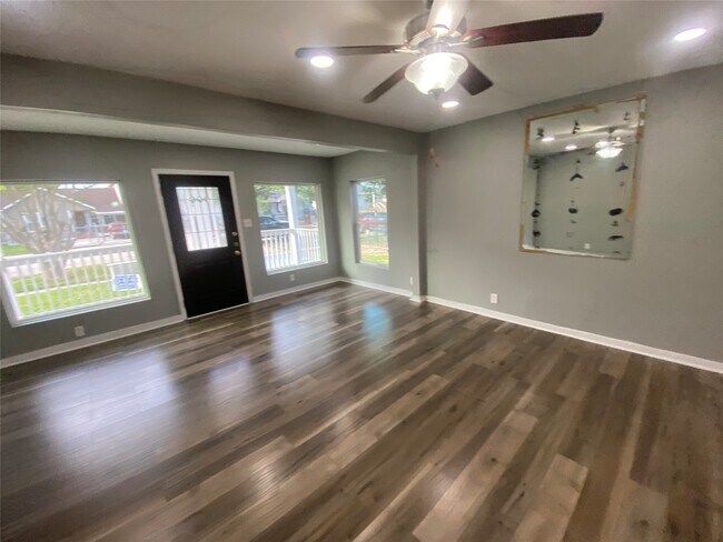Foto del edificio - 7619 Ilex St