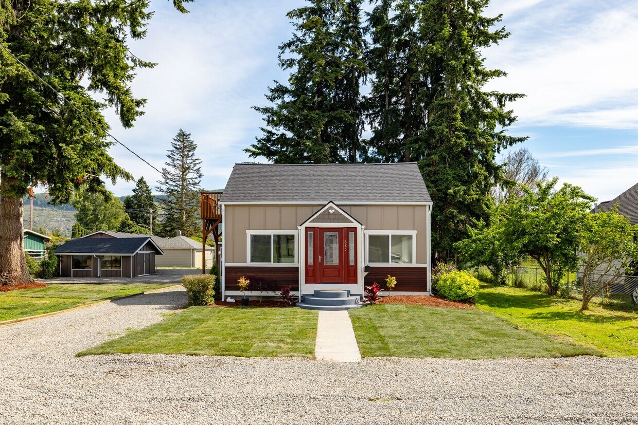 Primary Photo - 625 Nelson St