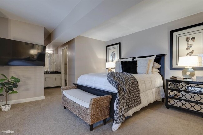 Building Photo - 1 br, 1 bath Condo - 109 N Main St Apt 1606
