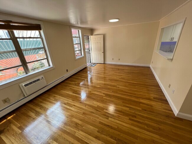 Building Photo - 326 Palmetto St