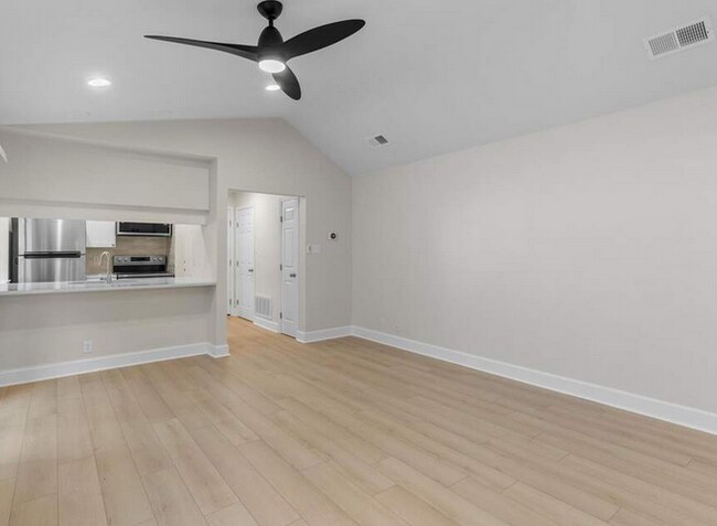 Foto del edificio - 2215 Post Rd