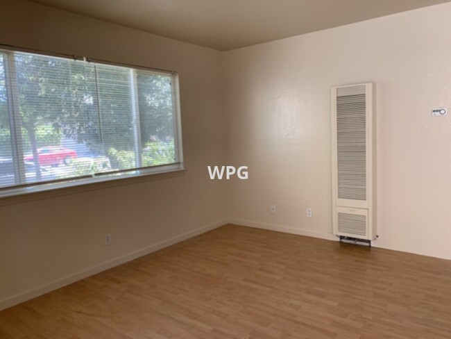 Building Photo - 461 N San Pedro St