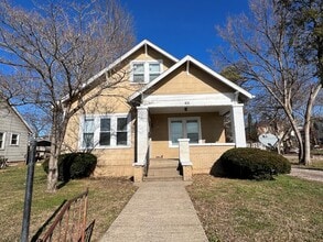 Building Photo - 416 W 16th St