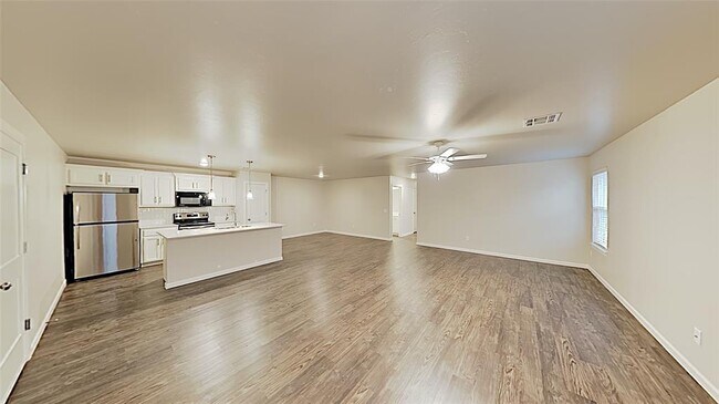 Foto del edificio - 825 Leisure Dr