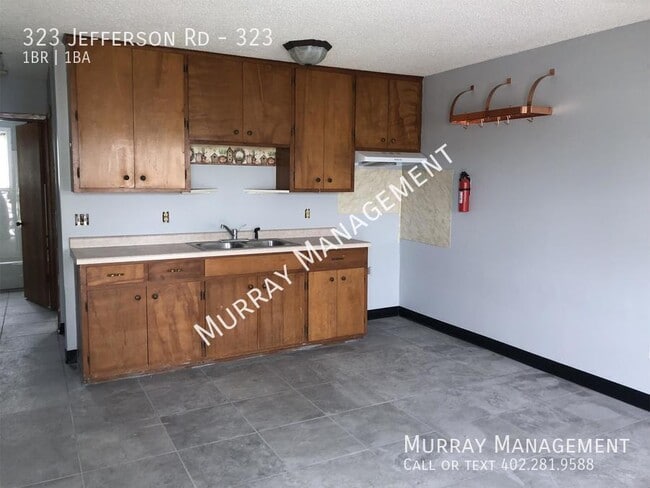 Foto del edificio - 323 Jefferson Rd