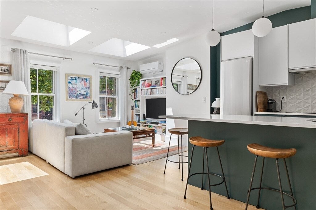 Foto principal - 201 W Springfield St
