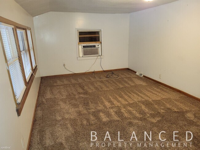 Building Photo - 3 br, 1 bath House - 2532 SE Pennsylvania Ave