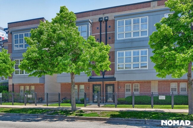 Building Photo - 2305 S Wabash Ave