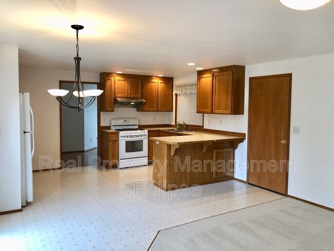 Building Photo - 3022 Russell Way