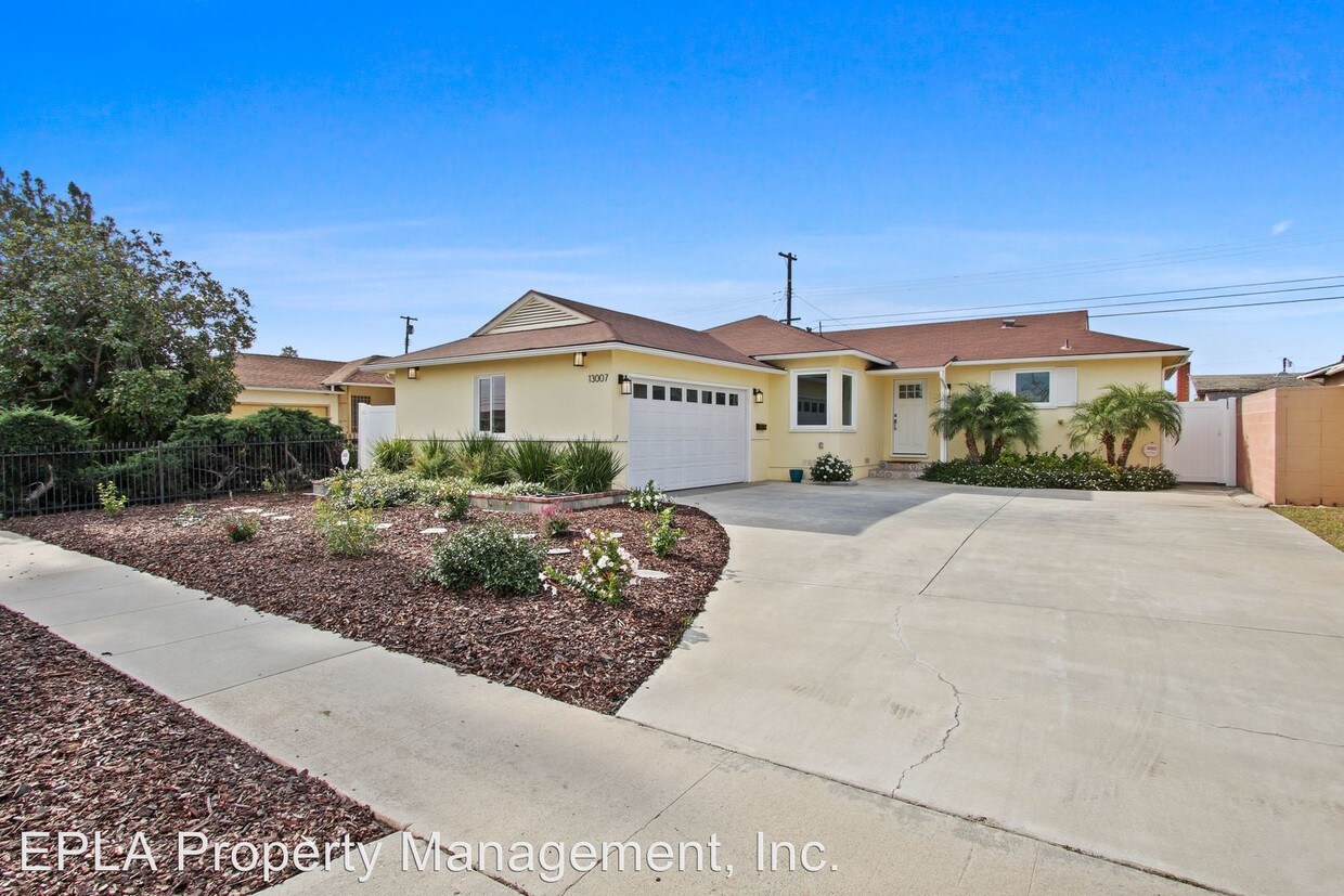 Primary Photo - 3 br, 2 bath House - 13007 Spinning Avenue