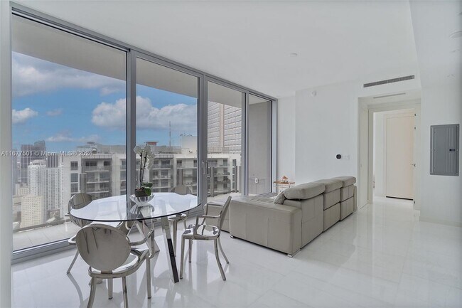 Foto del edificio - 300 Biscayne Blvd Way