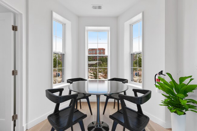 Foto del edificio - 709 D St SE