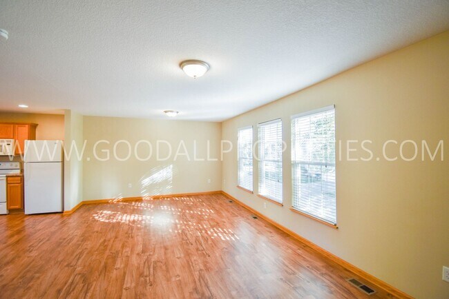 Building Photo - 4316 153rd St