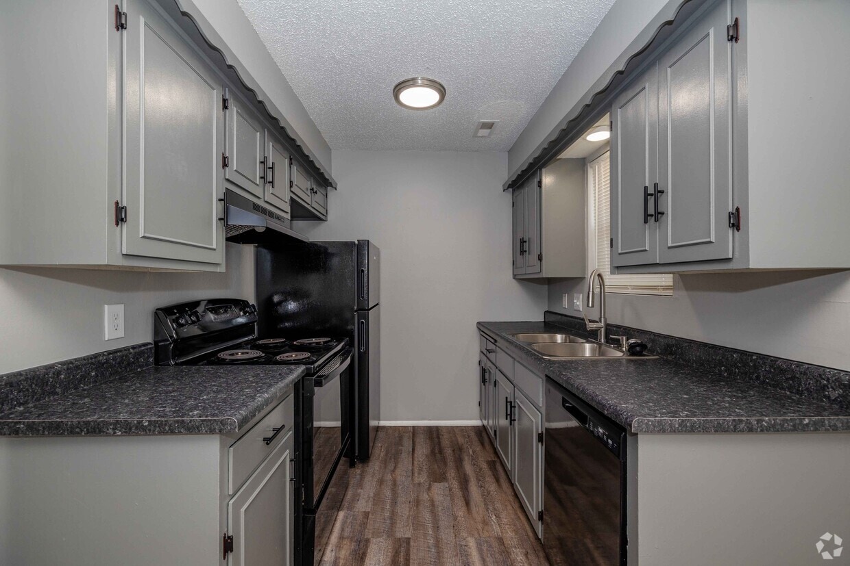 Primary Photo - Pine Creek Apartments