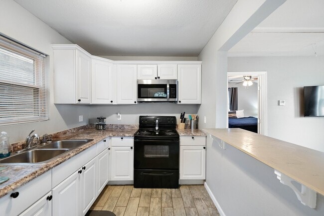 Building Photo - 6923 Avenue F