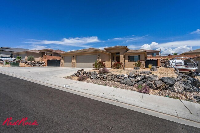 Foto del edificio - Gorgeous 4 Bedroom Home with Spacious Floo...