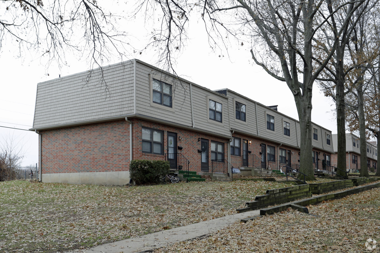 Primary Photo - Independence Square Townhouses