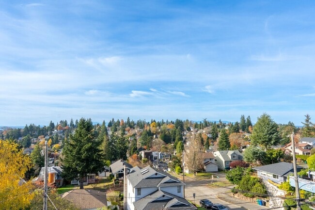 Building Photo - 2Bd/1.75Ba Seattle Townhouse