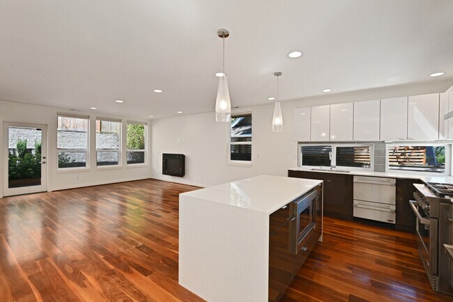 Building Photo - 2607 2nd Ave N