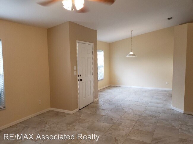 Foto del edificio - 3 br, 2 bath House - 8236 96th Avenue