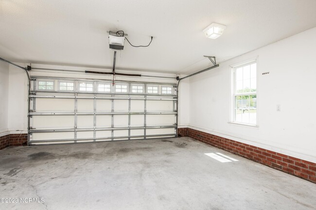 Building Photo - 120 Palisades Way