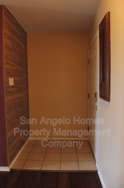 Foto del edificio - 1217 Elmo Ln