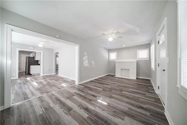 Foto del edificio - Updated Bungalow in KC