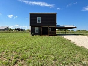Building Photo - 2031 Family Ln.