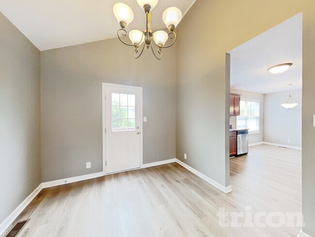 Foto del edificio - 1335 Loren Circle